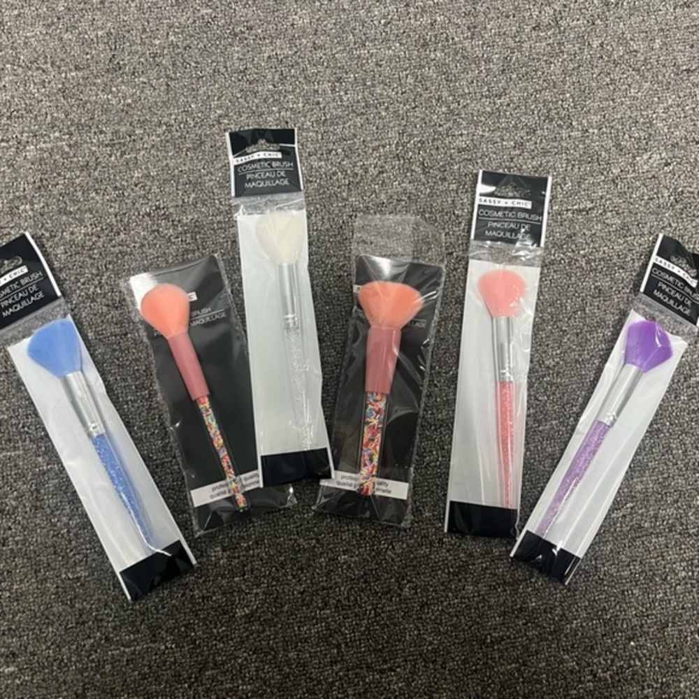 New Set Of 6 Makeup Brushes